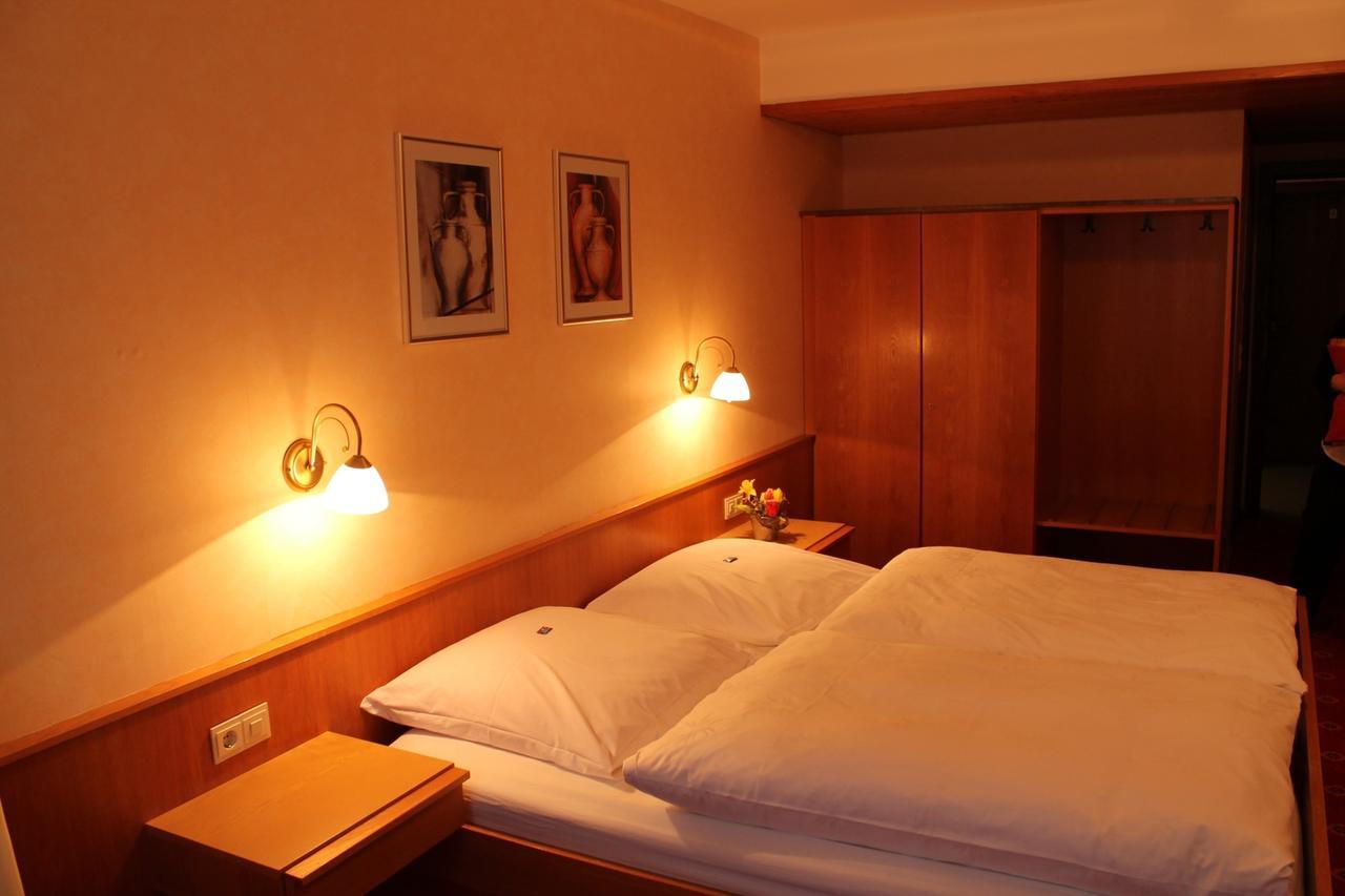 Hotel-Gasthof Zum Hirschen Durrwangen Стая снимка